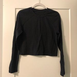Long sleeve lululemon crop shirt